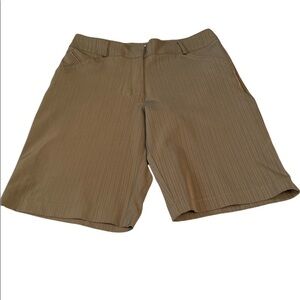 Nike Golf shorts Fit Dry button zip closure lots of pockets longer length Size 6